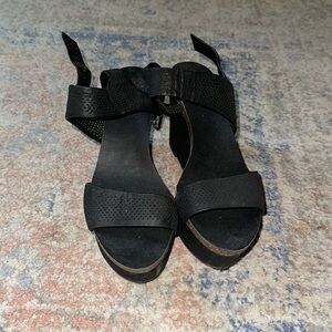 Vince Camuto wedges